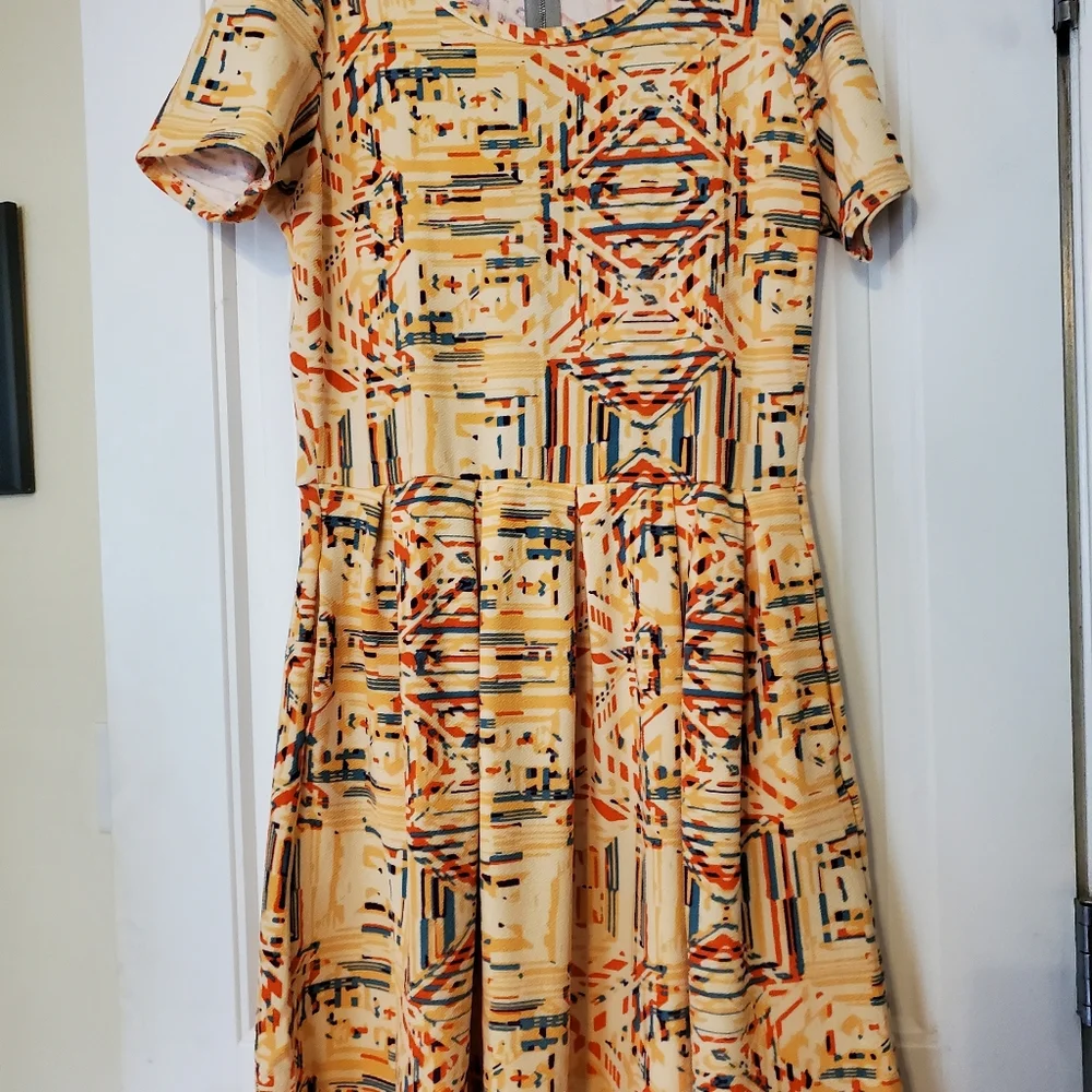 Dresses - Picture 4 of 6